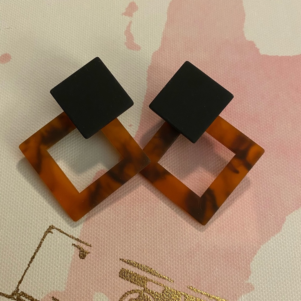Tortoise earrings - Picture 2 of 3